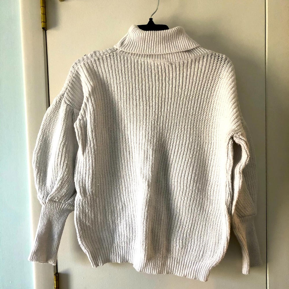 Puffy sleeve white sweater